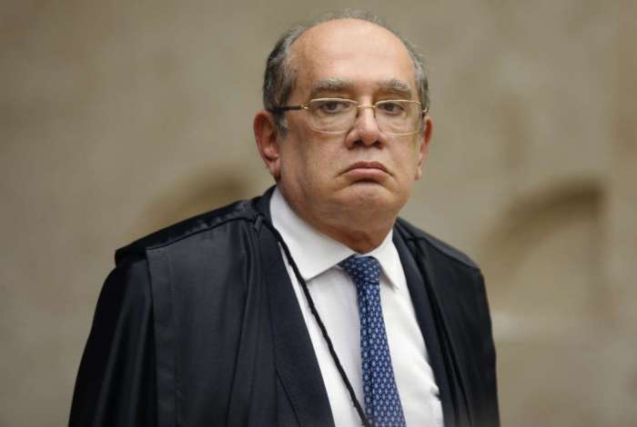 Gilmar Mendes atende a pedido de Flávio Bolsonaro e determina suspensão de caso Queiroz